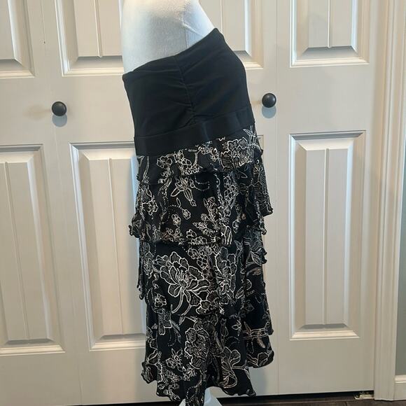 Express Large Black Floral Tiered Strapless Dress - Picture 6 of 10